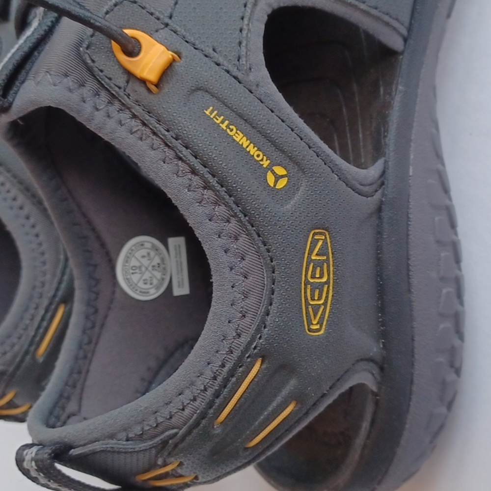 Keen Men's Solr High Performance Sport Closed Toe Sandals SZ 10 NEW Black Gold - Picture 6 of 16